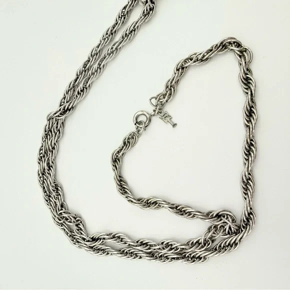 Vintage 1960s Crown Trifari Swirl Pendant Necklace - Picture 5 of 8